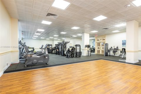 Copropriété à vendre à Hallandale Beach, Floride: 2 chambres, 121.89 m2 № 1860640 - photo 16
