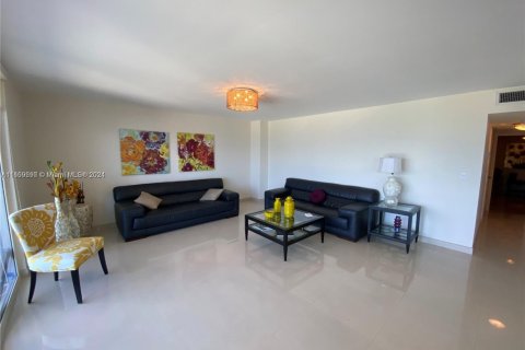 Copropriété à vendre à Hallandale Beach, Floride: 2 chambres, 121.89 m2 № 1860640 - photo 6