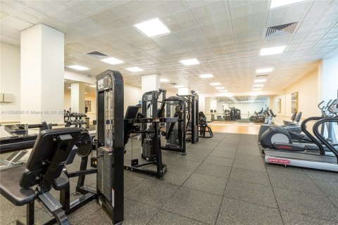 Copropriété à vendre à Hallandale Beach, Floride: 2 chambres, 121.89 m2 № 1860640 - photo 17