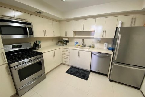 Copropriété à vendre à Hallandale Beach, Floride: 2 chambres, 121.89 m2 № 1860640 - photo 2