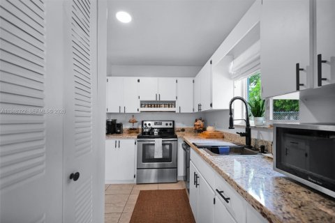 Снять в аренду таунхаус в Катлер-Бей, Флорида 3 спальни, 111.39м2, № 2004475 - фото 14