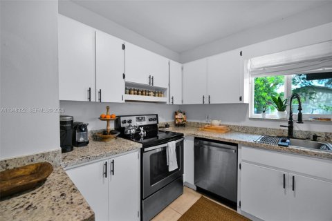 Снять в аренду таунхаус в Катлер-Бей, Флорида 3 спальни, 111.39м2, № 2004475 - фото 12