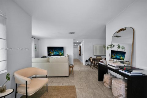 Снять в аренду таунхаус в Катлер-Бей, Флорида 3 спальни, 111.39м2, № 2004475 - фото 5