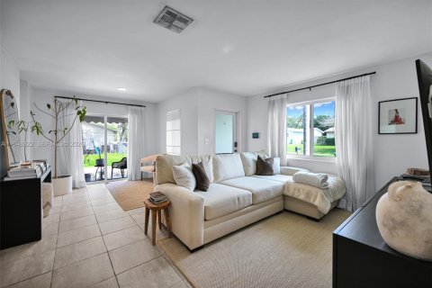 Снять в аренду таунхаус в Катлер-Бей, Флорида 3 спальни, 111.39м2, № 2004475 - фото 4