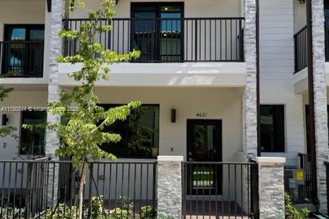 Townhouse in URBANA in Doral, Florida 3 bedrooms, 149.57 sq.m. № 1874477 - photo 1