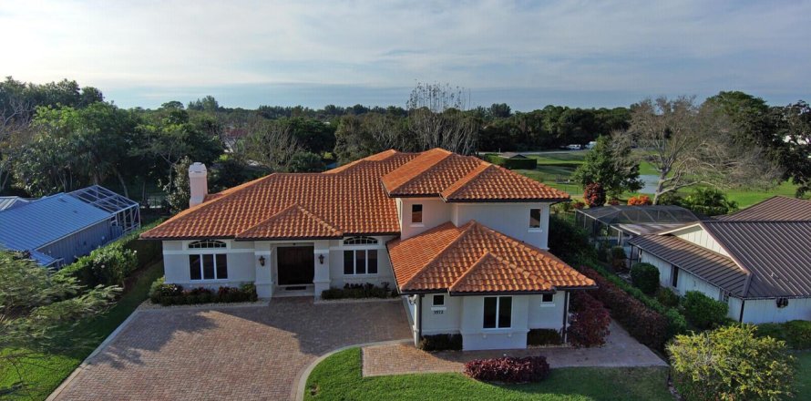 House in Stuart, Florida 4 bedrooms, 347.27 sq.m. № 2185051