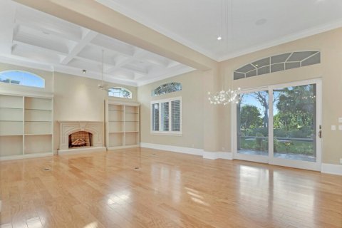 House in Stuart, Florida 4 bedrooms, 347.27 sq.m. № 2185051 - photo 9