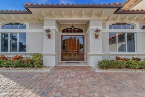 House in Stuart, Florida 4 bedrooms, 347.27 sq.m. № 2185051 - photo 4