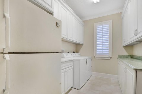 House in Stuart, Florida 4 bedrooms, 347.27 sq.m. № 2185051 - photo 25