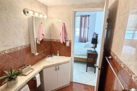 Apartment in Miami, Florida 3 bedrooms, 91.97 sq.m. № 2048516 - photo 17