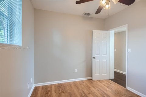 Villa ou maison à vendre à Hollywood, Floride: 4 chambres, 138.05 m2 № 1665569 - photo 17