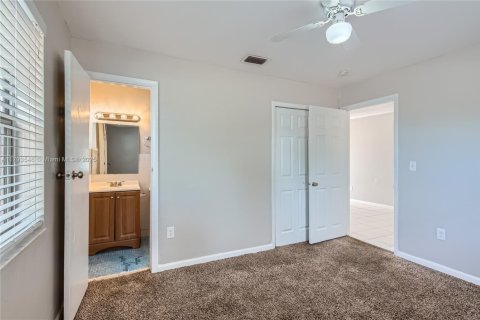 Villa ou maison à vendre à Hollywood, Floride: 4 chambres, 138.05 m2 № 1665569 - photo 11