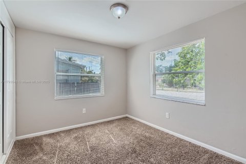 Villa ou maison à vendre à Hollywood, Floride: 4 chambres, 138.05 m2 № 1665569 - photo 13