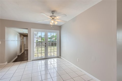 Villa ou maison à vendre à Hollywood, Floride: 4 chambres, 138.05 m2 № 1665569 - photo 6