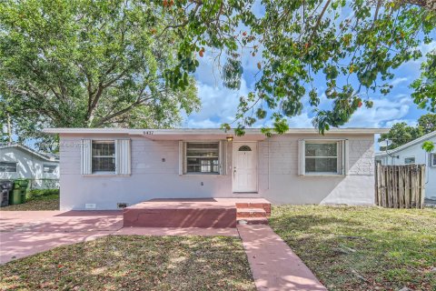 Villa ou maison à vendre à Hollywood, Floride: 4 chambres, 138.05 m2 № 1665569 - photo 1