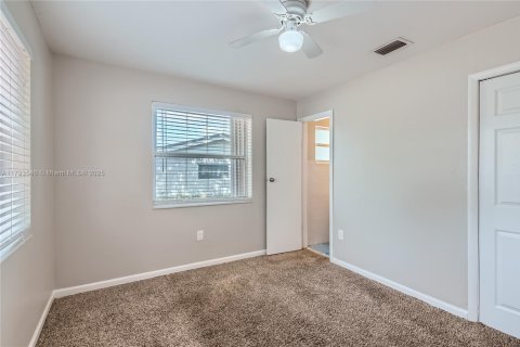 Villa ou maison à vendre à Hollywood, Floride: 4 chambres, 138.05 m2 № 1665569 - photo 10