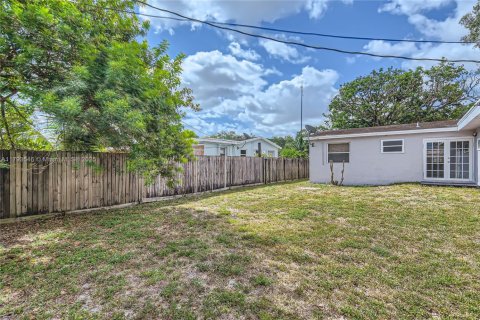 Villa ou maison à vendre à Hollywood, Floride: 4 chambres, 138.05 m2 № 1665569 - photo 21