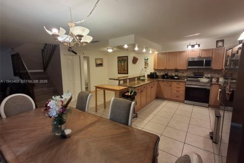 Adosado en venta en Palm Springs, Florida, 3 dormitorios, 159.98 m2 № 2001930 - foto 6