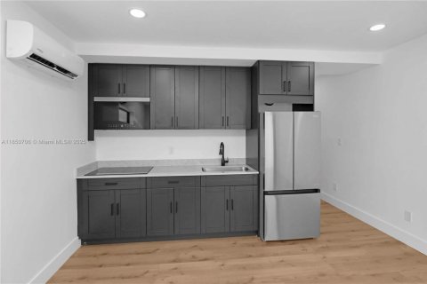 Propiedad comercial en venta en Miami Beach, Florida № 1856892 - foto 6