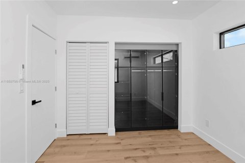 Propiedad comercial en venta en Miami Beach, Florida № 1856892 - foto 28