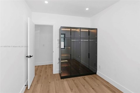Propiedad comercial en venta en Miami Beach, Florida № 1856892 - foto 18