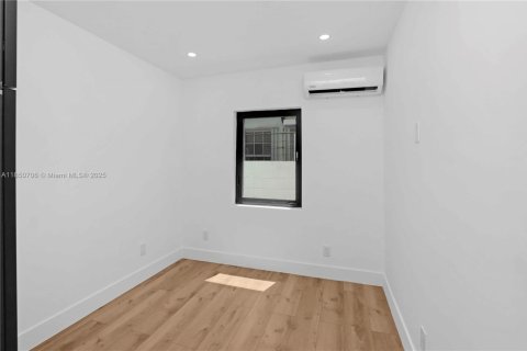 Propiedad comercial en venta en Miami Beach, Florida № 1856892 - foto 17