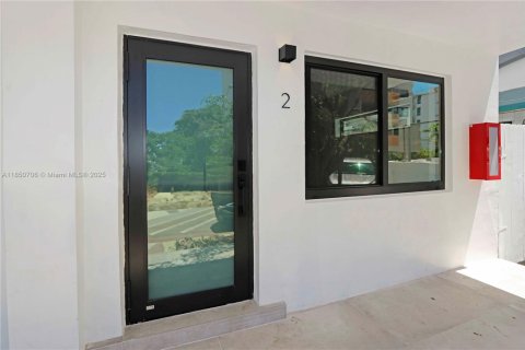 Propiedad comercial en venta en Miami Beach, Florida № 1856892 - foto 12