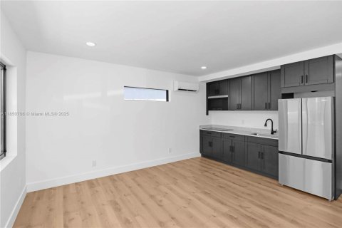 Propiedad comercial en venta en Miami Beach, Florida № 1856892 - foto 7