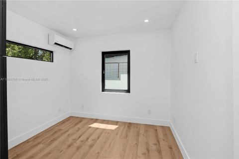 Propiedad comercial en venta en Miami Beach, Florida № 1856892 - foto 19