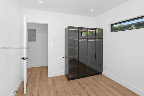 Propiedad comercial en venta en Miami Beach, Florida № 1856892 - foto 20