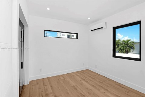 Propiedad comercial en venta en Miami Beach, Florida № 1856892 - foto 27