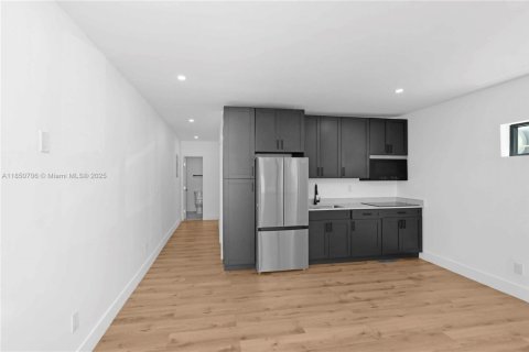 Propiedad comercial en venta en Miami Beach, Florida № 1856892 - foto 13