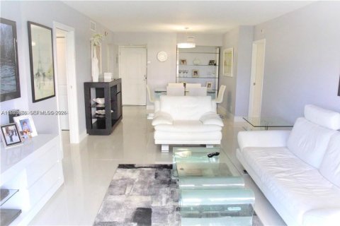 Copropriété à louer à Sunny Isles Beach, Floride: 2 chambres, 123.65 m2 № 2001270 - photo 3