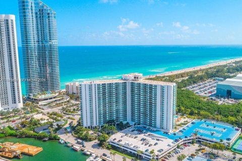 Condo à Sunny Isles Beach, Floride, 2 chambres  № 2001270