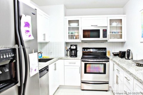 Copropriété à louer à Sunny Isles Beach, Floride: 2 chambres, 123.65 m2 № 2001270 - photo 4