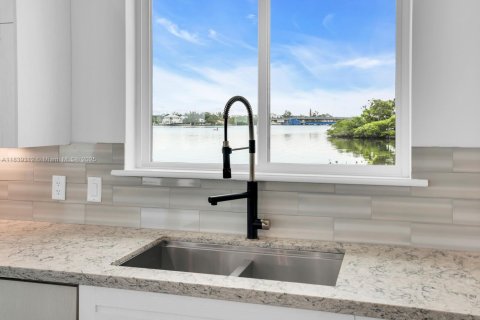 Casa en venta en Jupiter, Florida, 3 dormitorios, 268.12 m2 № 1935914 - foto 15