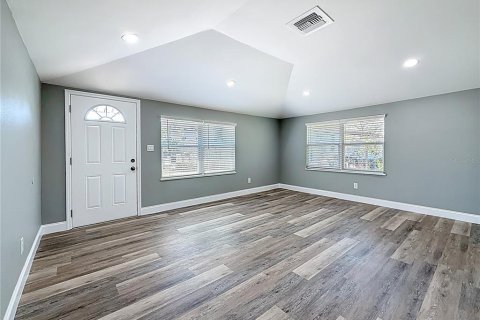 House in Saint Petersburg, Florida 3 bedrooms, 94.02 sq.m. № 1574189 - photo 5