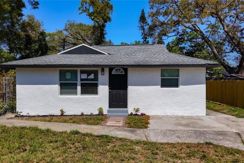 House in Saint Petersburg, Florida 3 bedrooms, 94.02 sq.m. № 1574189 - photo 1