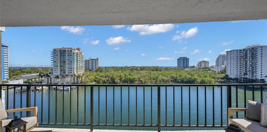 Condominio en Fort Lauderdale, Florida, 2 dormitorios  № 2032886