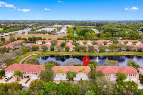 Townhouse in Greenacres, Florida 3 bedrooms, 162.39 sq.m. № 2045073 - photo 28