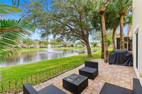 Townhouse in Greenacres, Florida 3 bedrooms, 162.39 sq.m. № 2045073 - photo 27