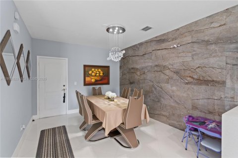 Townhouse in Greenacres, Florida 3 bedrooms, 162.39 sq.m. № 2045073 - photo 8