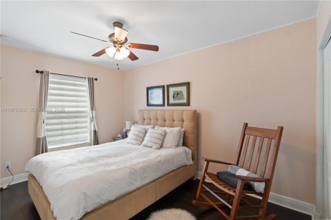 Townhouse in Greenacres, Florida 3 bedrooms, 162.39 sq.m. № 2045073 - photo 17