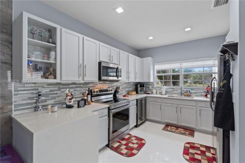 Townhouse in Greenacres, Florida 3 bedrooms, 162.39 sq.m. № 2045073 - photo 6