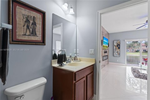 Townhouse in Greenacres, Florida 3 bedrooms, 162.39 sq.m. № 2045073 - photo 10