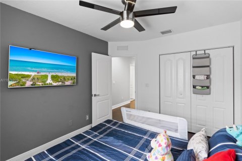 Townhouse in Greenacres, Florida 3 bedrooms, 162.39 sq.m. № 2045073 - photo 19