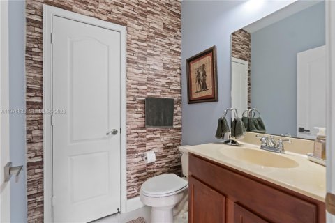 Townhouse in Greenacres, Florida 3 bedrooms, 162.39 sq.m. № 2045073 - photo 11