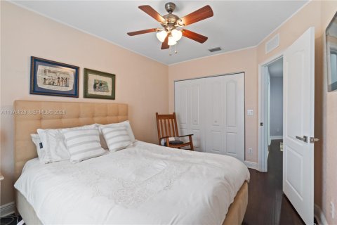 Townhouse in Greenacres, Florida 3 bedrooms, 162.39 sq.m. № 2045073 - photo 18