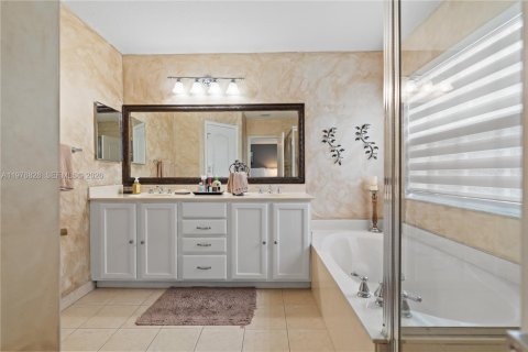 Townhouse in Greenacres, Florida 3 bedrooms, 162.39 sq.m. № 2045073 - photo 15