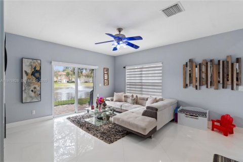 Townhouse in Greenacres, Florida 3 bedrooms, 162.39 sq.m. № 2045073 - photo 4